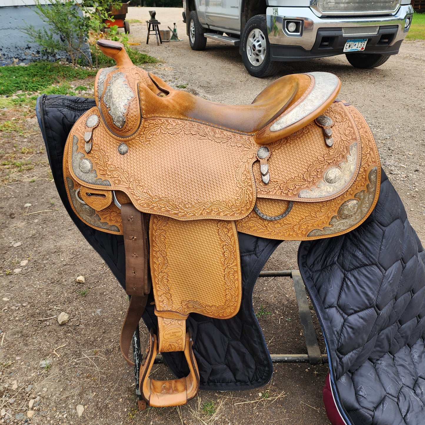 15" Blue Ribbon show saddle