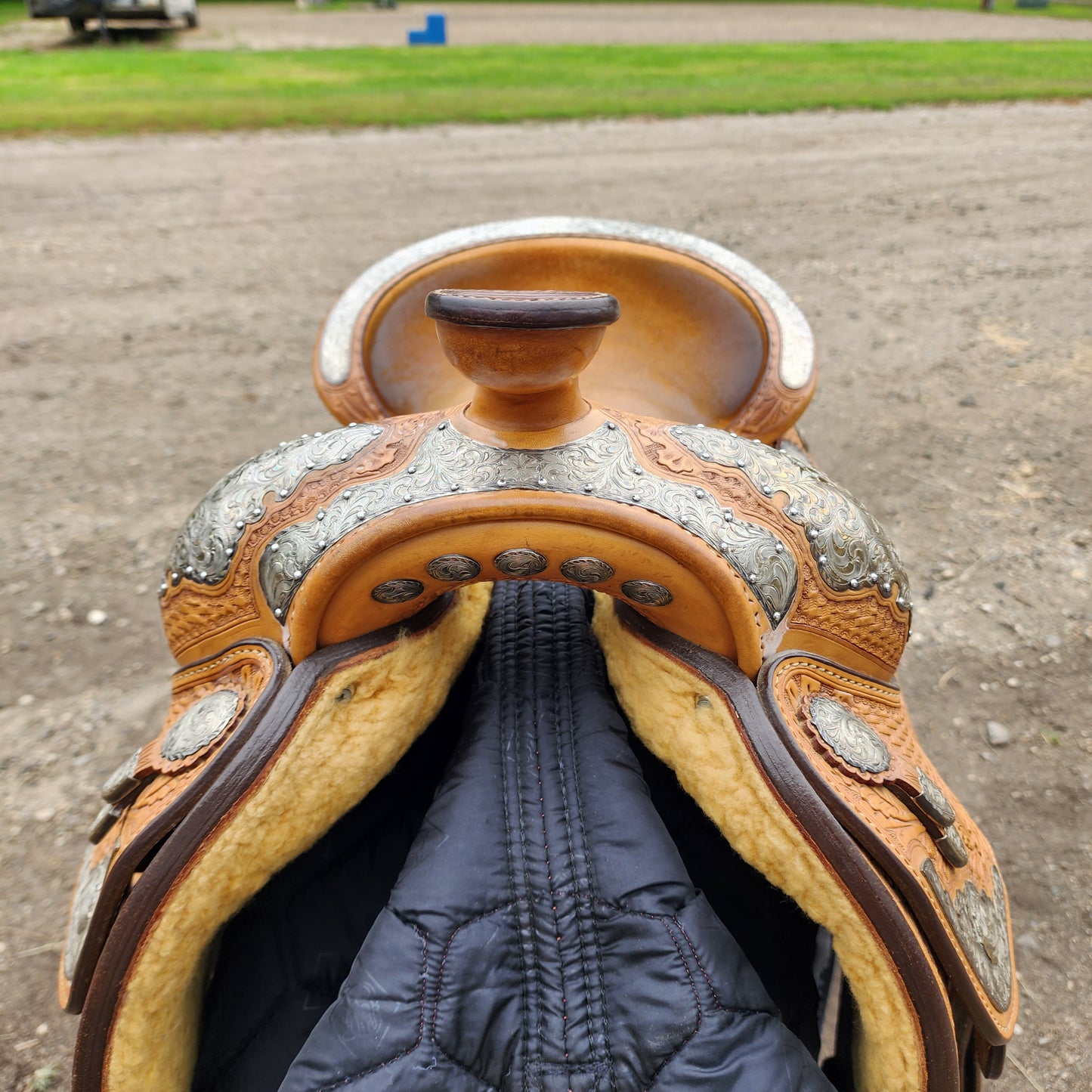 15" Blue Ribbon show saddle