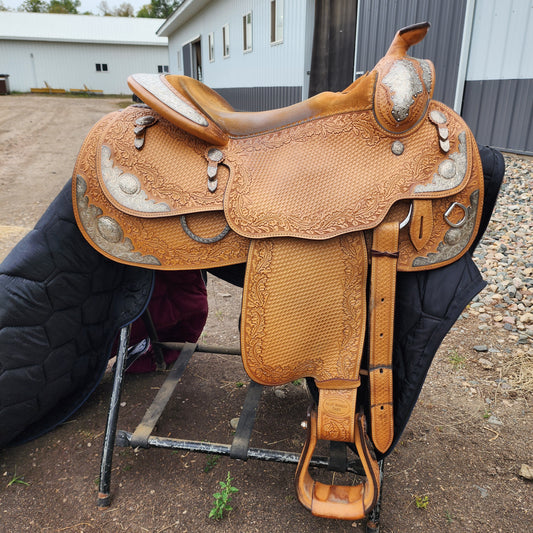 15" Blue Ribbon show saddle