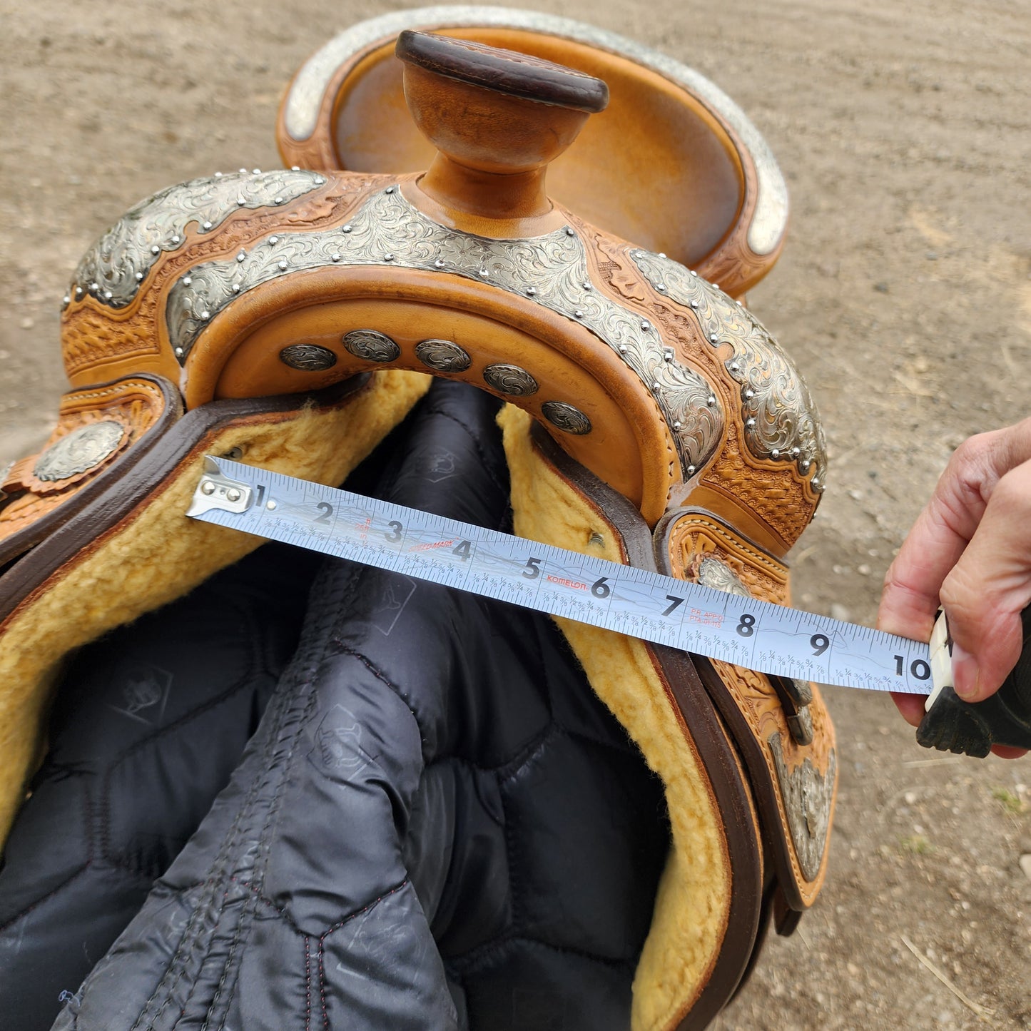 15" Blue Ribbon show saddle