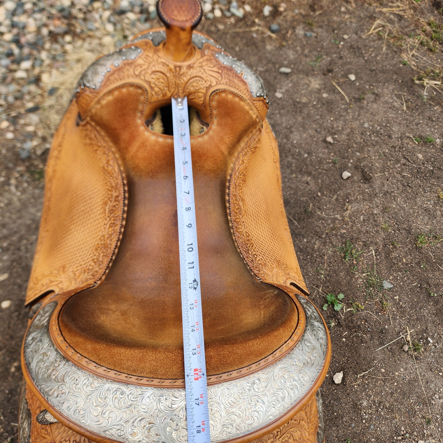 15" Blue Ribbon show saddle