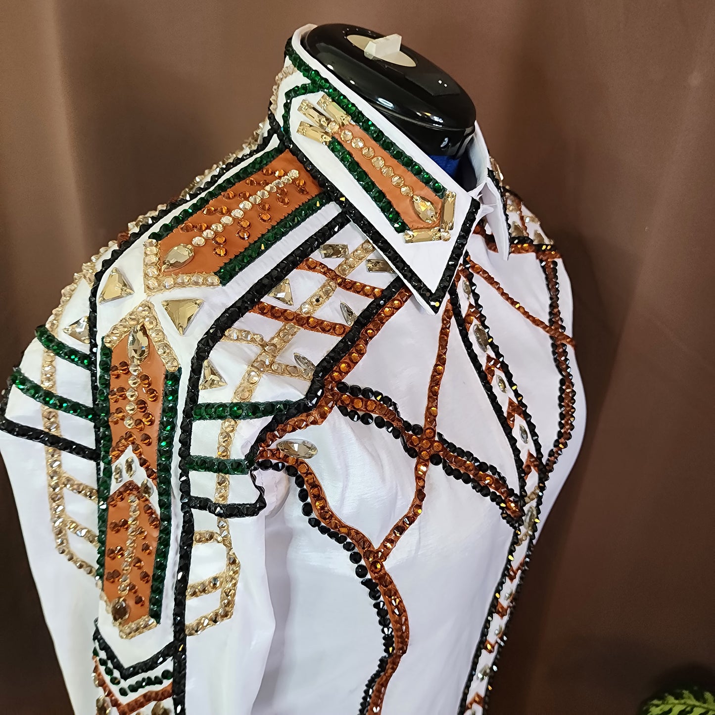 Large White & tan stretch taffeta day shirt